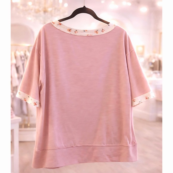 Pink Heart Patch Floral Detail Split Hem Boho Black Top! - Picture 3 of 3